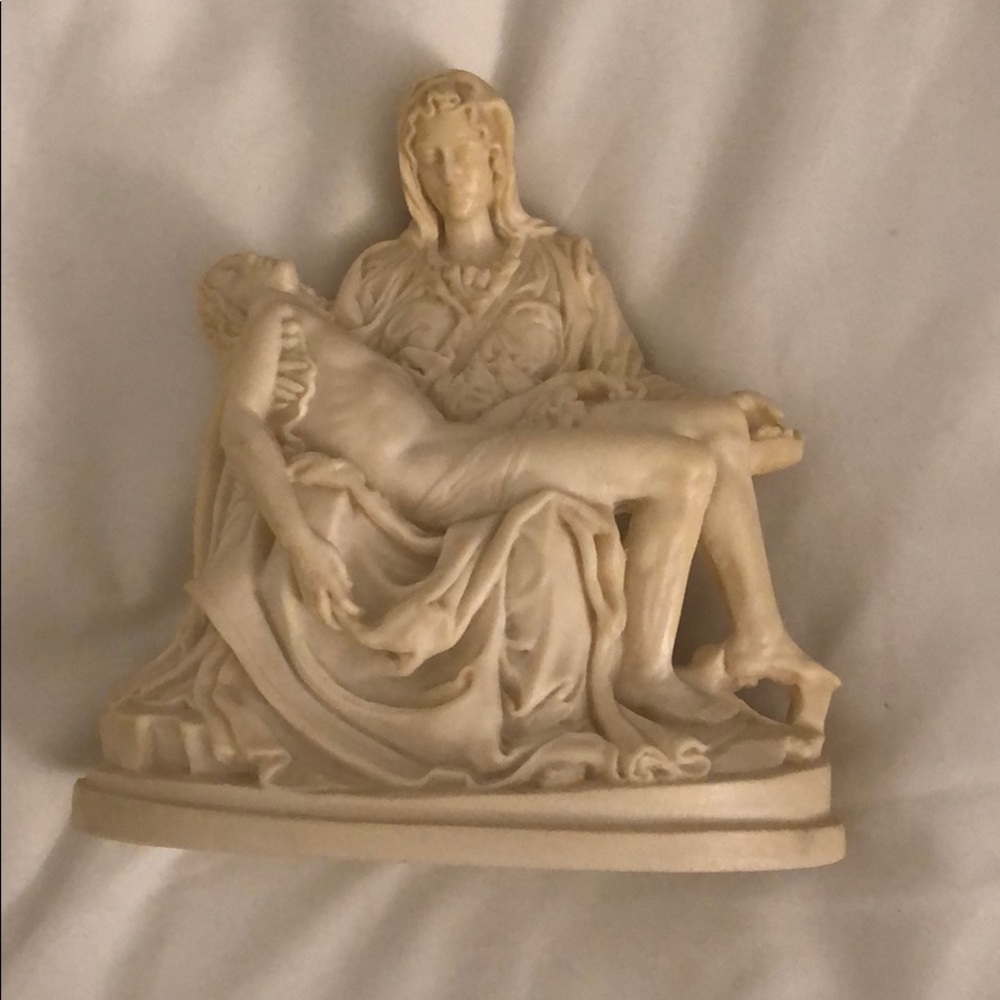 Jesus and Mary statuette